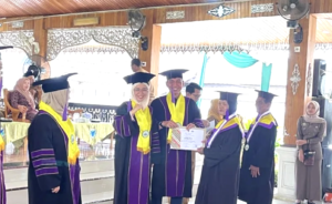 Ratusan Lansia di Batang Hari Mengikuti Wisuda Akbar